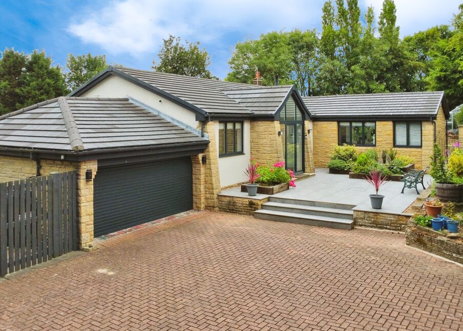 Main image of 3 bedroom Detached Bungalow for sale, Lindrick Road, Woodsetts, South Yorkshire, S81