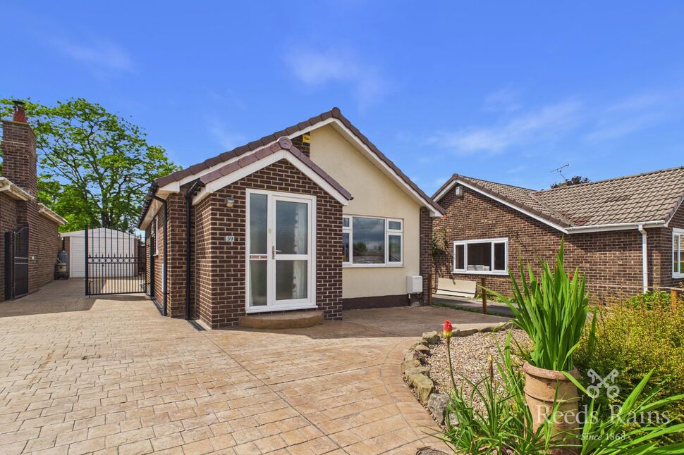 2 bedroom Detached Bungalow for sale