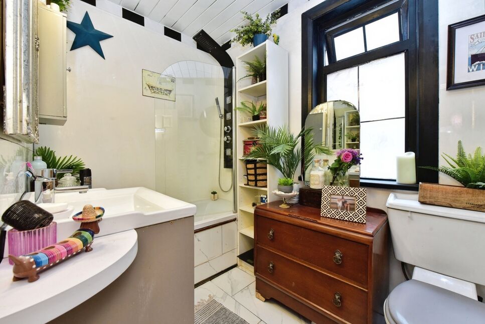 Bathroom first floor