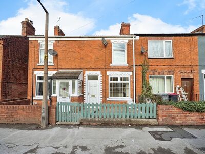 Silverdales, 2 bedroom Mid Terrace House for sale, £95,000