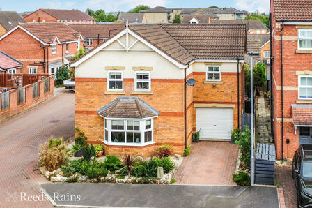 Farnham Way, 4 bedroom Detached House for sale, £270,000