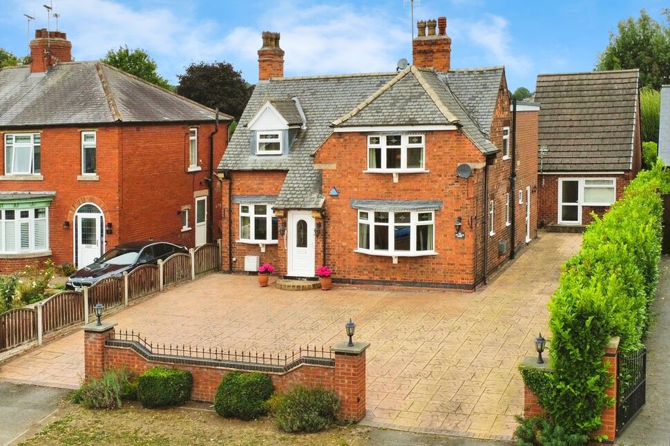 Main image of 3 bedroom Detached House for sale, High Road, Carlton-in-Lindrick, Nottinghamshire, S81