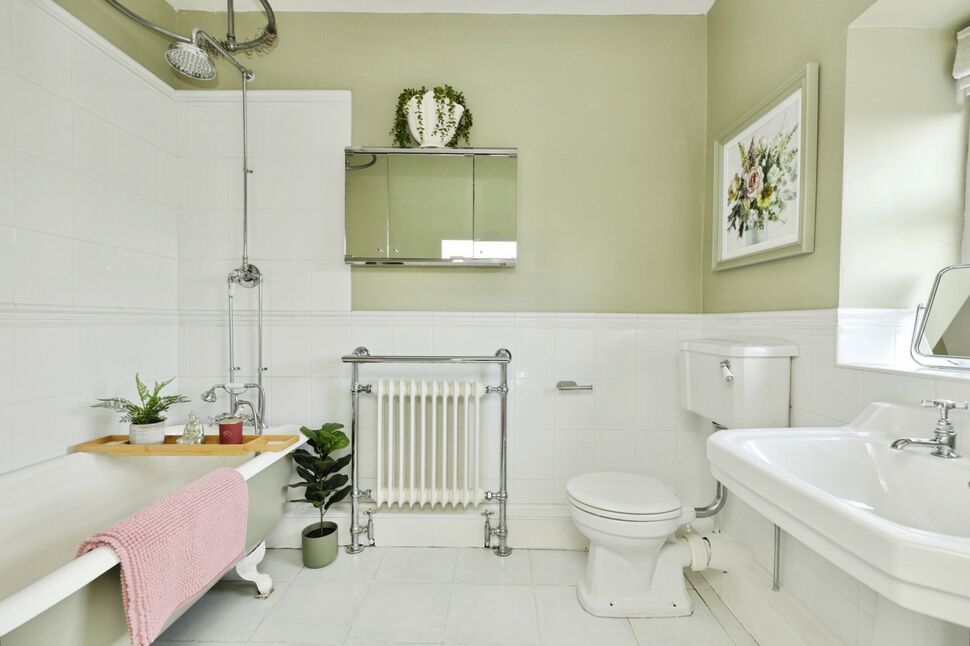 En-Suite Bathroom