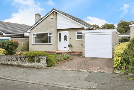 Wellington Avenue, 2 bedroom Detached Bungalow for sale, £200,000