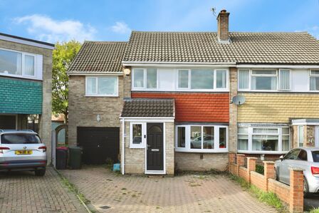 5 bedroom Semi Detached House for sale