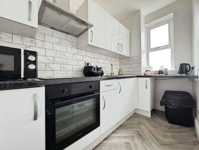 Laughton Road, 2 bedroom Flat to rent, &pound;700 pcm