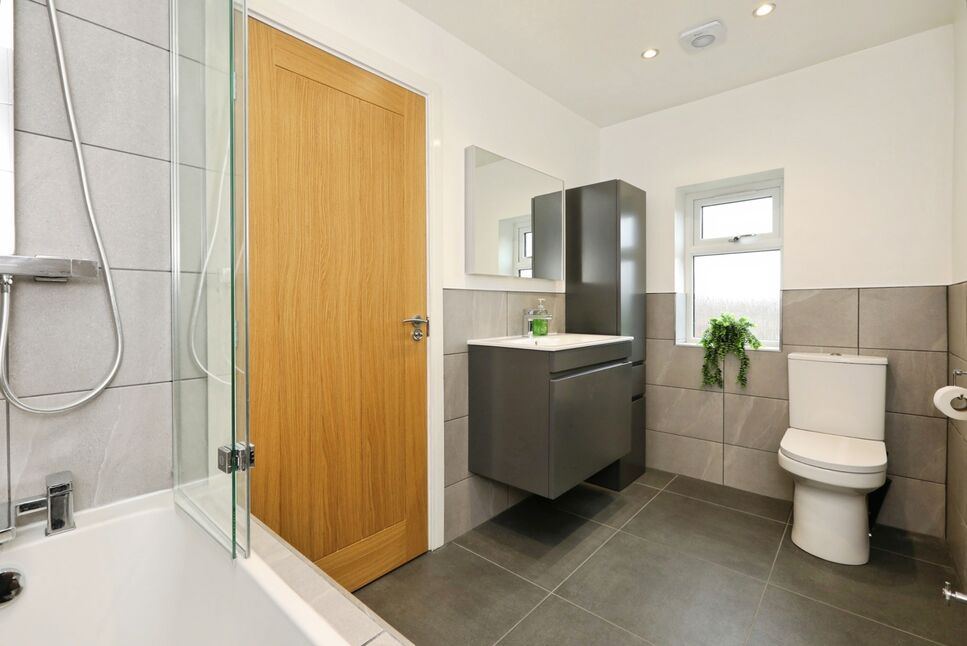 En-Suite Bathroom