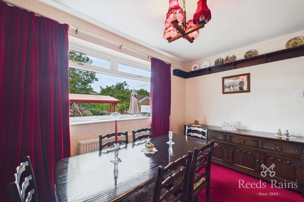 Bedroom Three / Dining