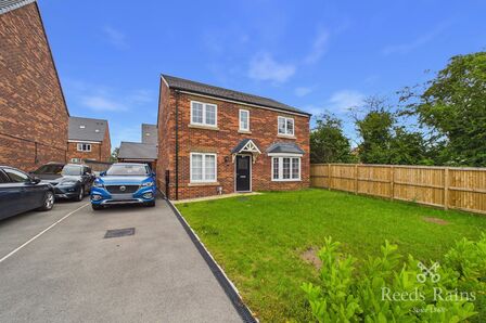 Wentworth Way, 4 bedroom Detached House to rent, &pound;1,800 pcm