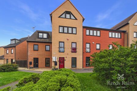 5 bedroom Mid Terrace House for sale