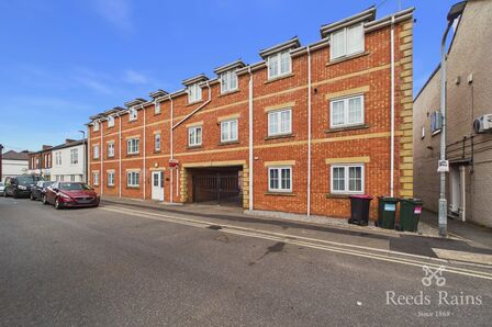 Barleycroft Lane, 2 bedroom Flat for sale, &pound;125,000