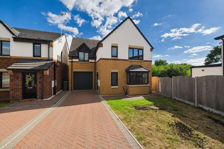 Lakeside Court, 4 bedroom Detached House for sale, &pound;300,000