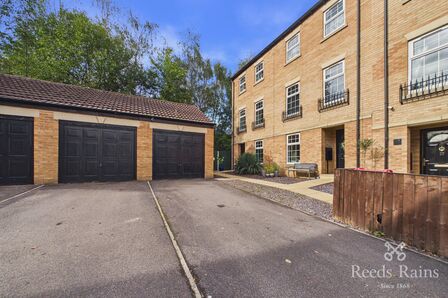 4 bedroom End Terrace House for sale