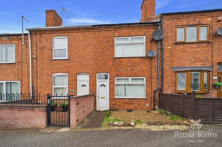 3 bedroom Mid Terrace House to rent