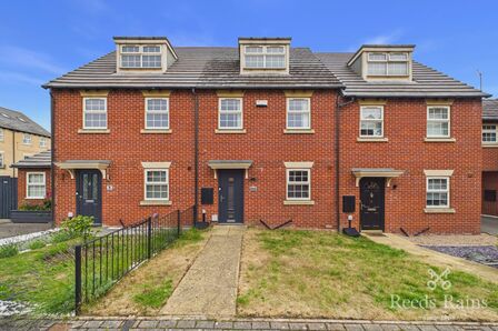 3 bedroom Mid Terrace House for sale