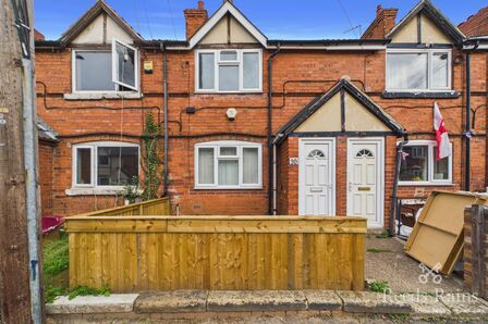 3 bedroom Mid Terrace House to rent