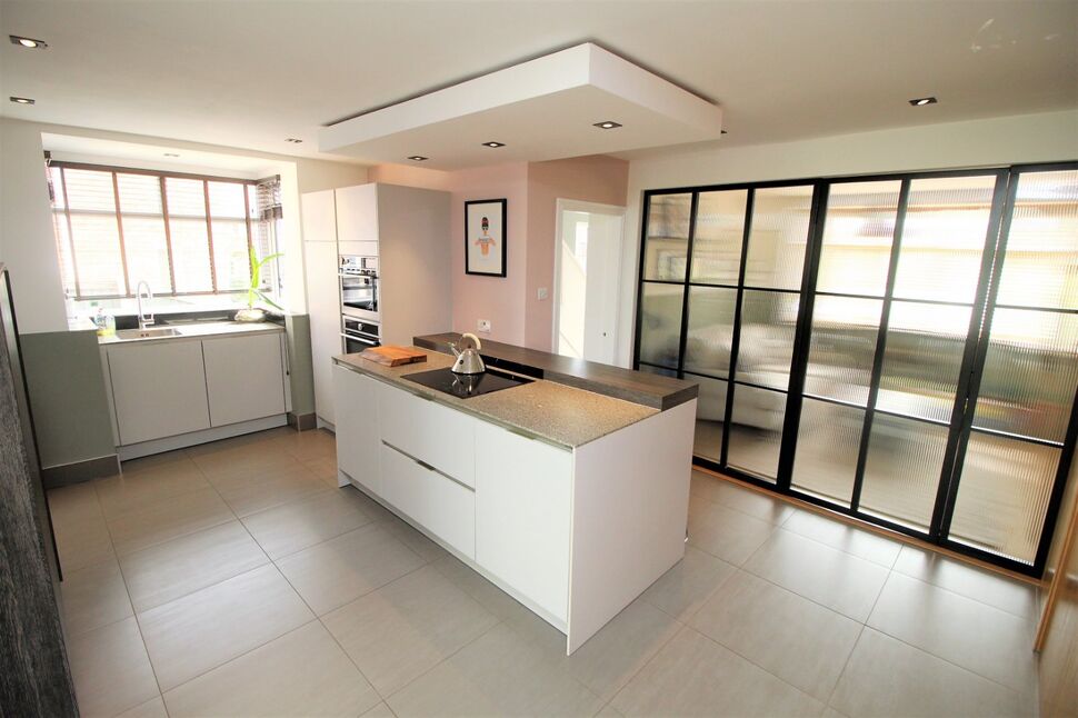 3 bedroom Semi Detached House for sale, Spring Crescent, Sprotbrough