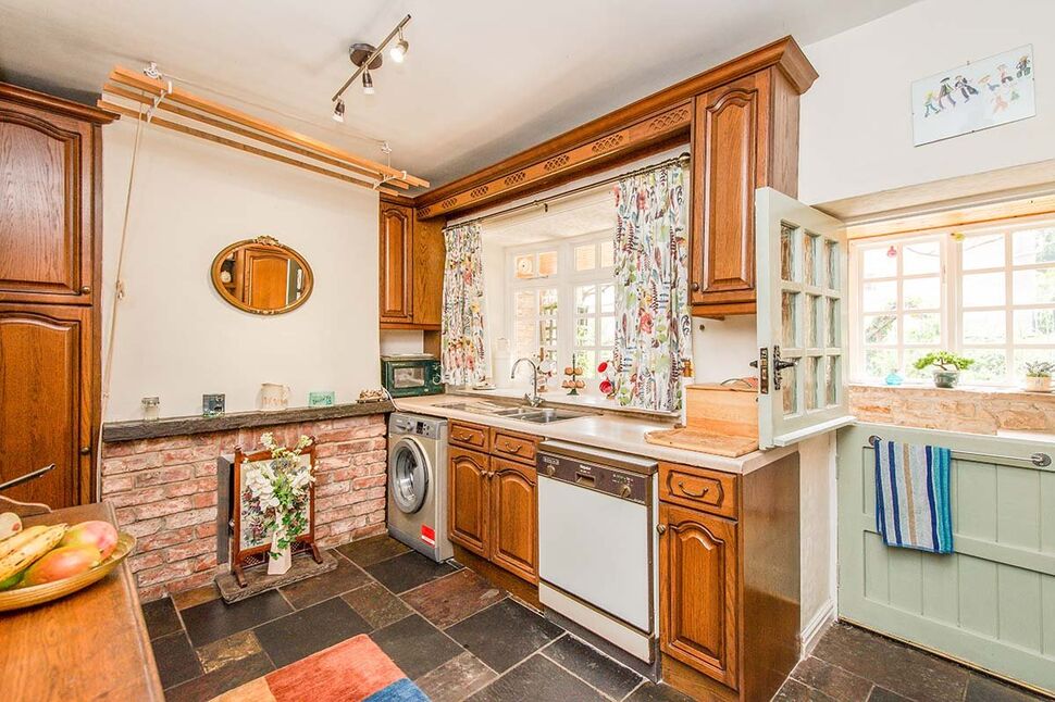 2 bedroom Mid Terrace Property for sale, Cow Lane, Womersley, DN6 £