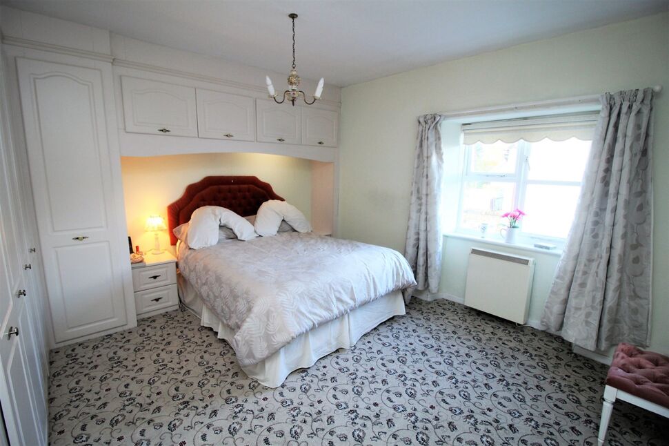 2 bedroom Mid Terrace Property for sale, Cow Lane, Womersley, DN6 £