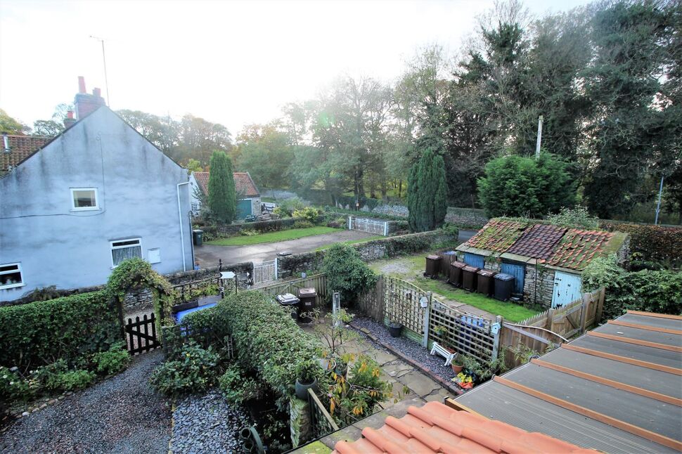 2 bedroom Mid Terrace Property for sale, Cow Lane, Womersley, DN6 £