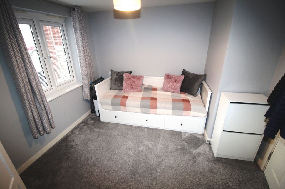 2 bedroom Flat for sale, Jenkinson Grove, Armthorpe, DN3 £98,500