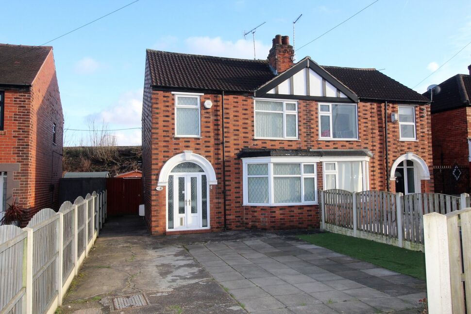 3 bedroom Semi Detached House for sale, Broadway, Dunscroft, DN7 £155,000