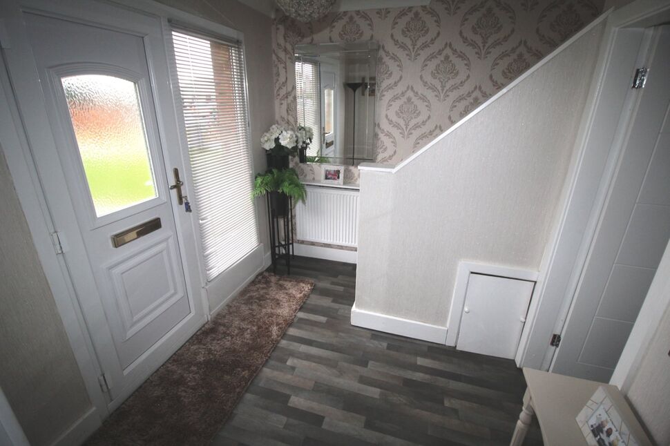 3 bedroom Semi Detached House for sale, Broadway, Dunscroft, DN7 £155,000