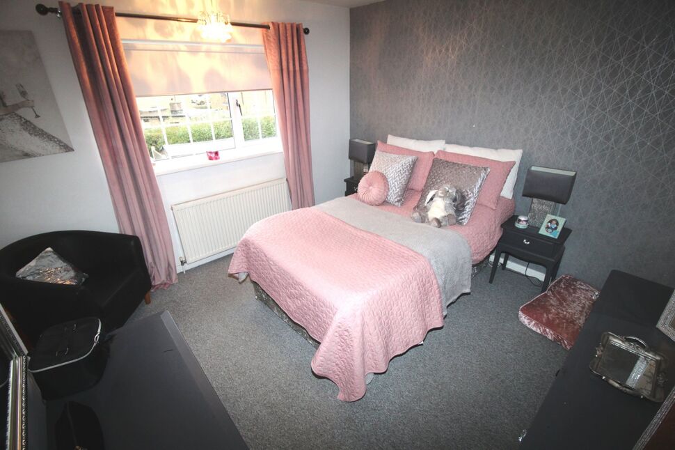 3 bedroom Semi Detached House for sale, Broadway, Dunscroft, DN7 £155,000