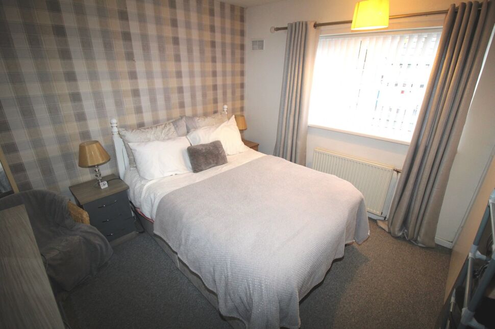 3 bedroom Semi Detached House for sale, Broadway, Dunscroft, DN7 £155,000