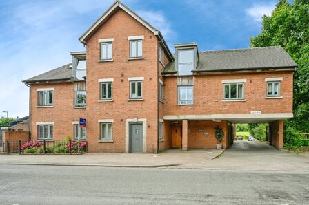 Castle Street, 2 bedroom  Flat for sale, £170,000