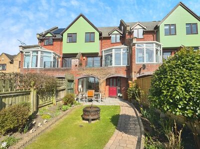 Waterside Court, 3 bedroom Mid Terrace House for sale, £325,000