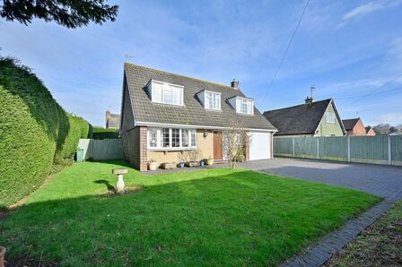 Newport Road, 3 bedroom Detached House for sale, £325,000