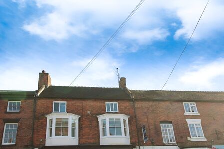 High Street, 2 bedroom  Flat to rent, £850 pcm
