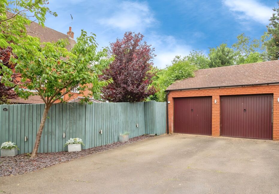 Garage & Parking