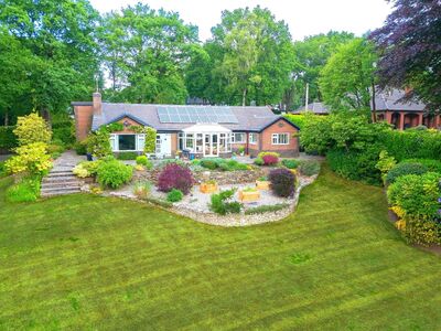 Pinewood Road, 4 bedroom Detached Bungalow for sale, £625,000