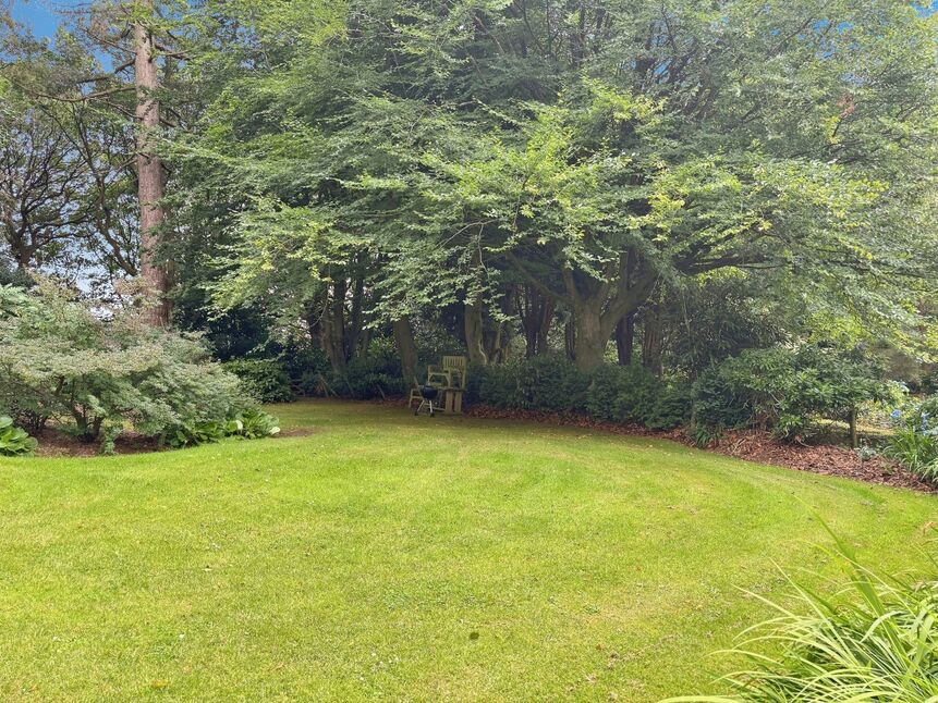 Communal Gardens & Parking