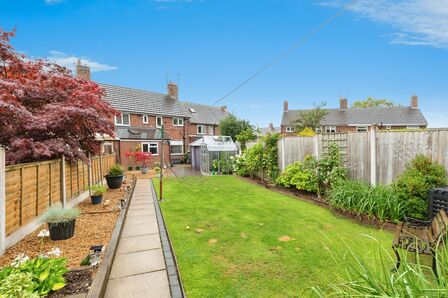 3 bedroom Mid Terrace House for sale