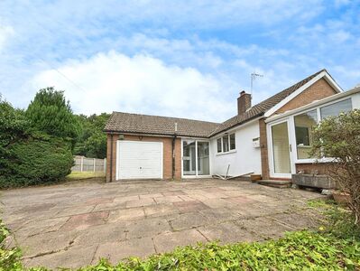 Heathcote Avenue, 3 bedroom Detached Bungalow to rent, £1,100 pcm