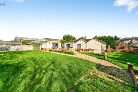 Woodhouse Lane, 4 bedroom Detached Bungalow for sale, &pound;600,000