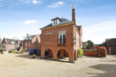 Yates Yard, 2 bedroom Semi Detached Flat for sale, &pound;250,000