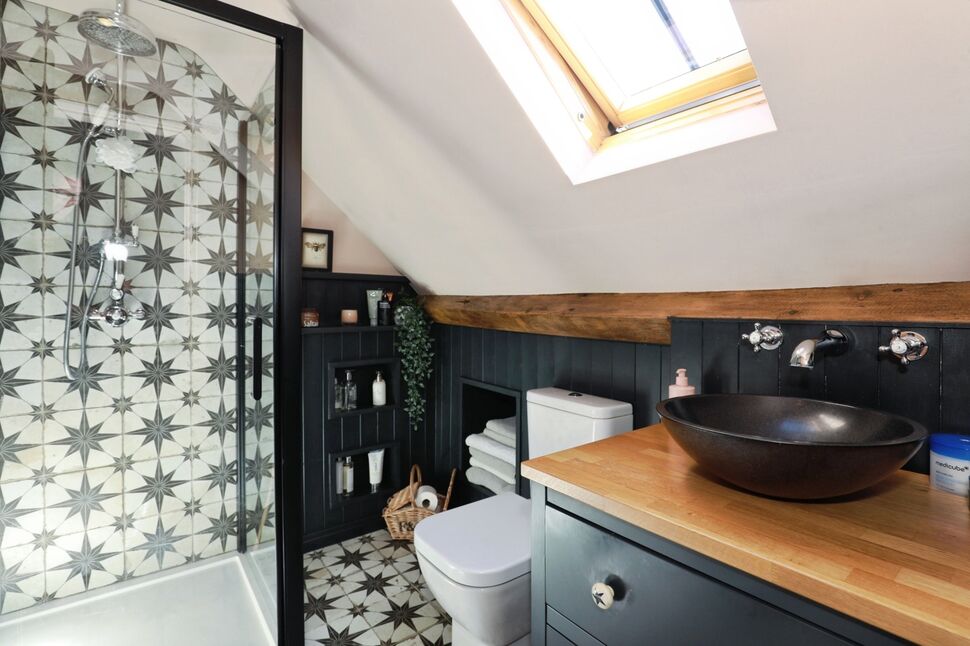 En-Suite 1
