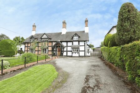 2 bedroom Semi Detached Property for sale