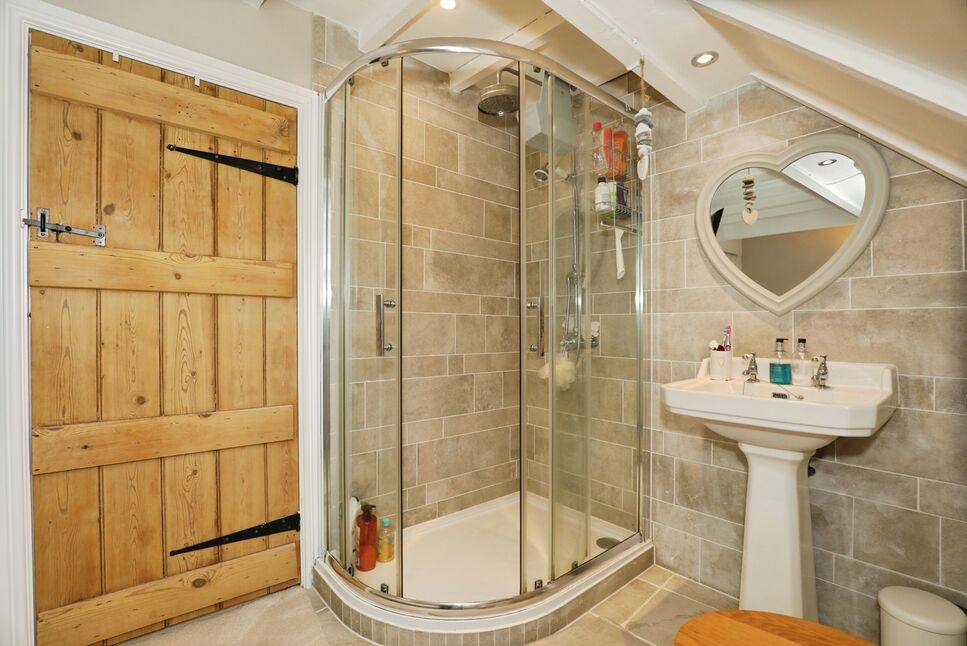 Open Concept En-Suite