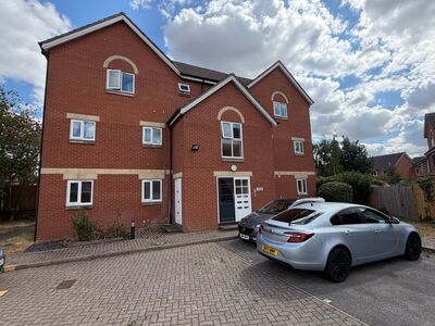 Shepherds Pool, 2 bedroom Flat to rent, &pound;725 pcm