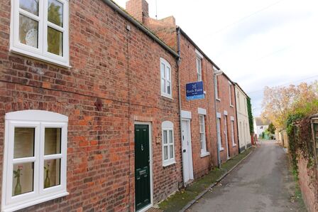 Merstow Place, 2 bedroom Mid Terrace House to rent, £800 pcm