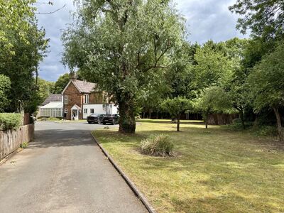 4 bedroom Semi Detached House to rent