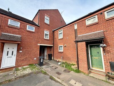 Oak Tree Close, 1 bedroom Mid Terrace House to rent, &pound;650 pcm