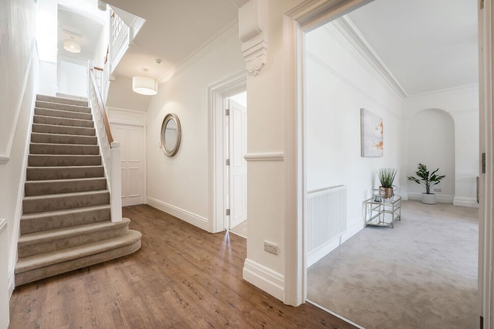 5 bedroom Mid Terrace House for sale, High Street, Evesham, WR11 £550,000