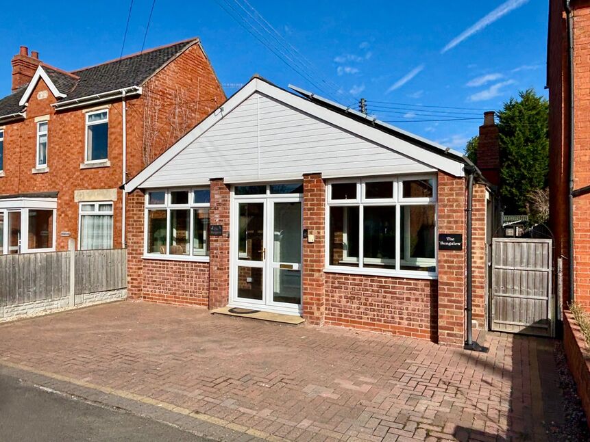 2 bedroom Detached Bungalow for sale