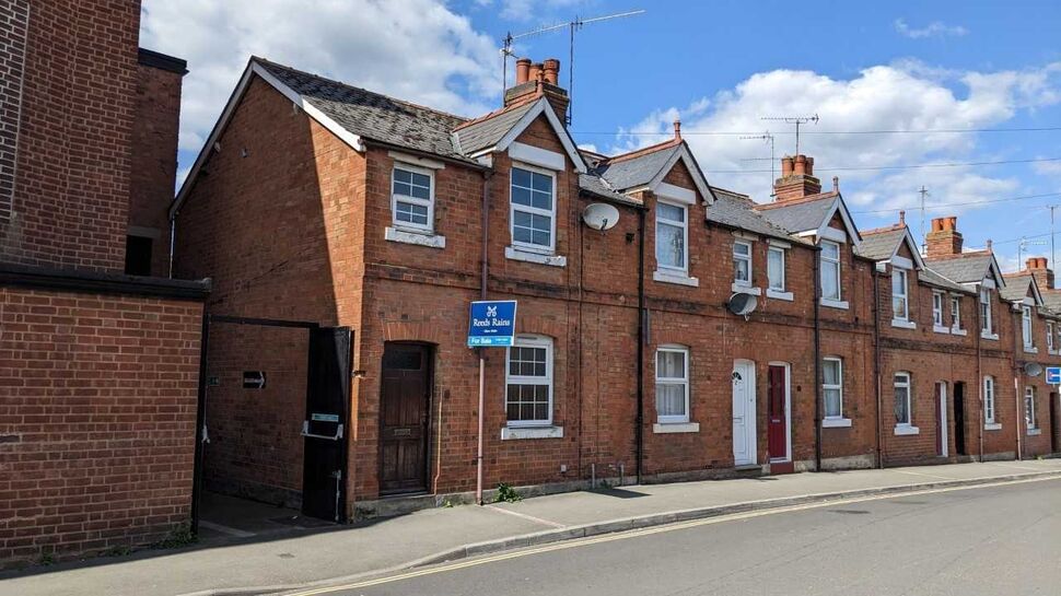 Main image of 2 bedroom End Terrace House for sale, Burford Road, Evesham, Worcestershire, WR11